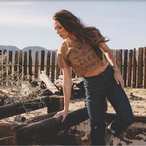 TROLL CO. WOMEN'S JUNO CROP TOP TEE IN CAMEL "Dirty Hands Clean Money" Size M